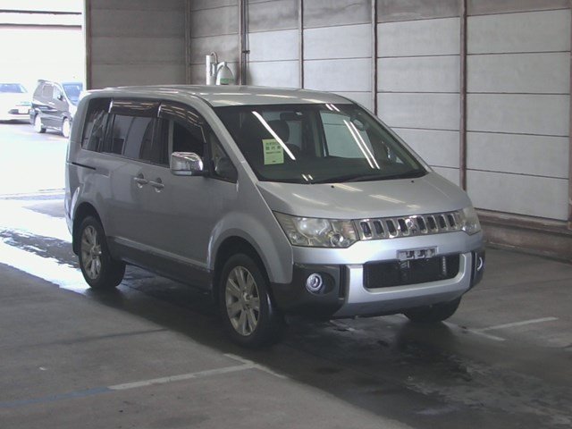 Mitsubishi delica 2010